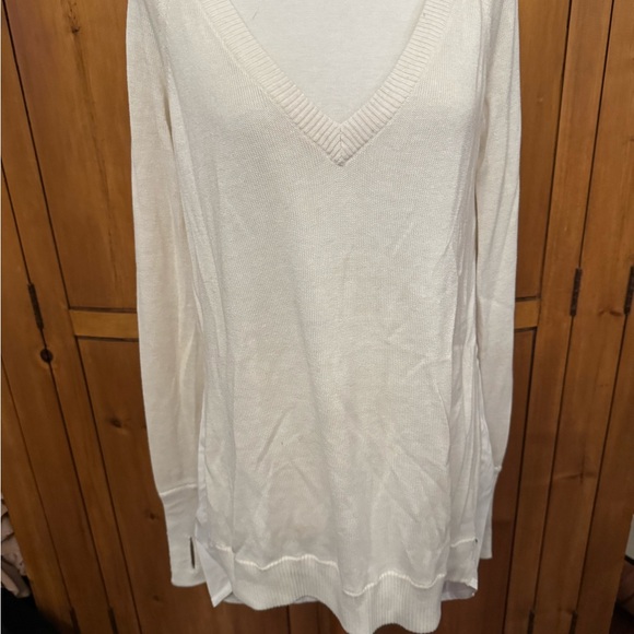 Lululemon Unity Pullover, draped back, size 4, very good preowned condition. - Picture 7 of 8